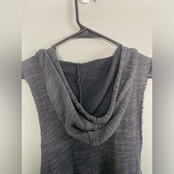 Project Social T X Out from Under Grey Sleeveless Hooded Muscle Sweatshirt SZ S - Picture 8 of 8